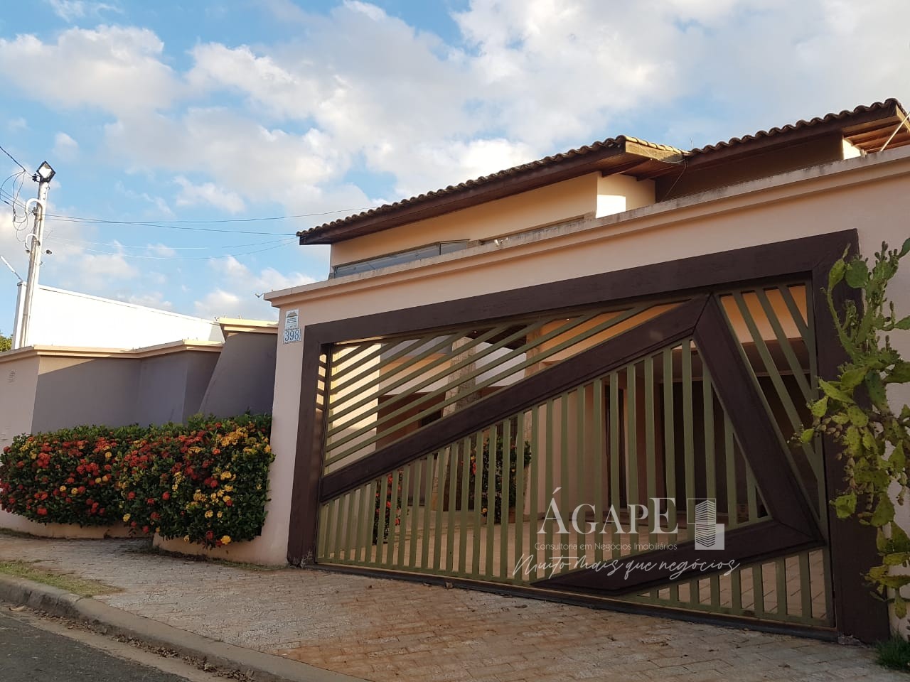 Casa com 4 dormitórios em Artur Nogueira
