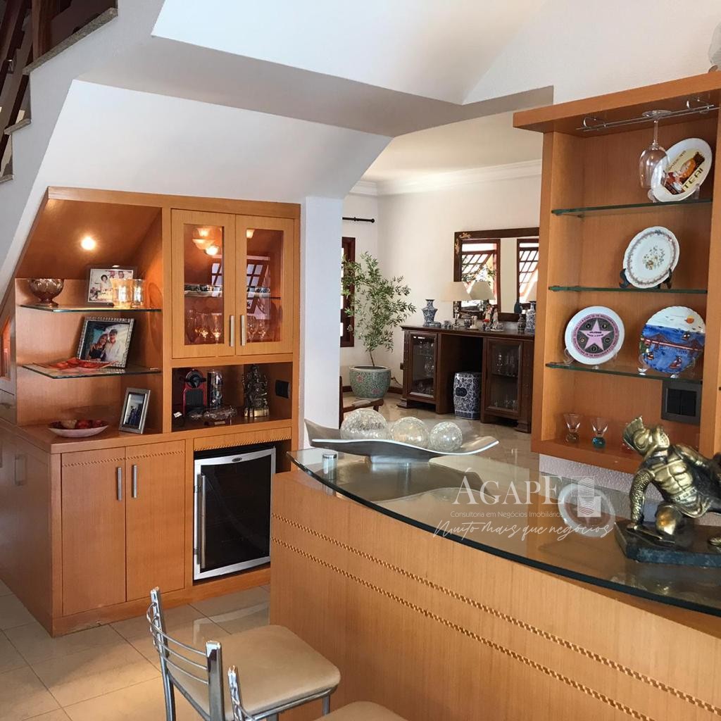 Casa com 4 dormitórios em Artur Nogueira