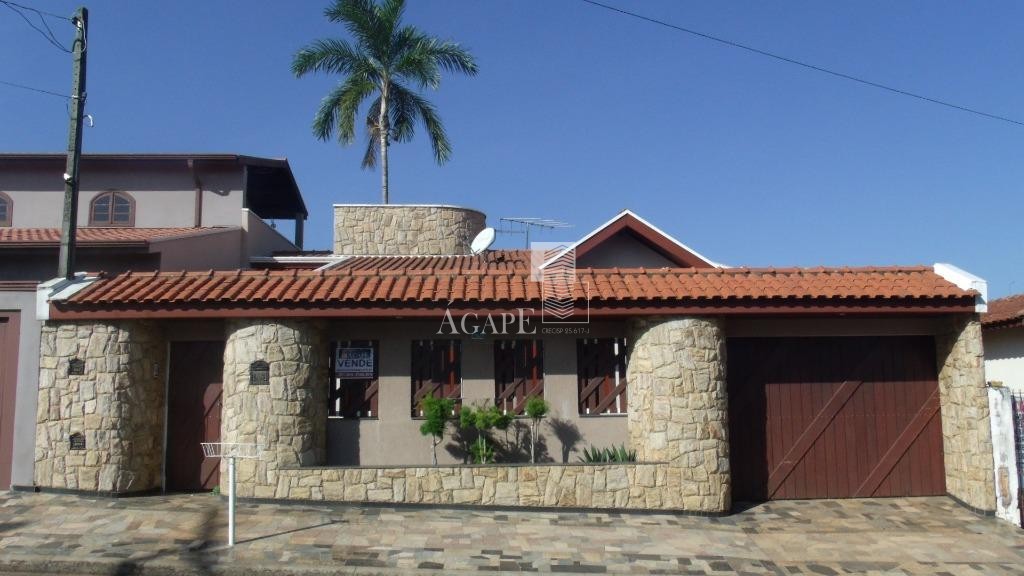 Casa com 3 dormitórios em Artur Nogueira