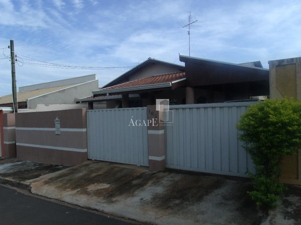 Casa com piscina - Itamaraty