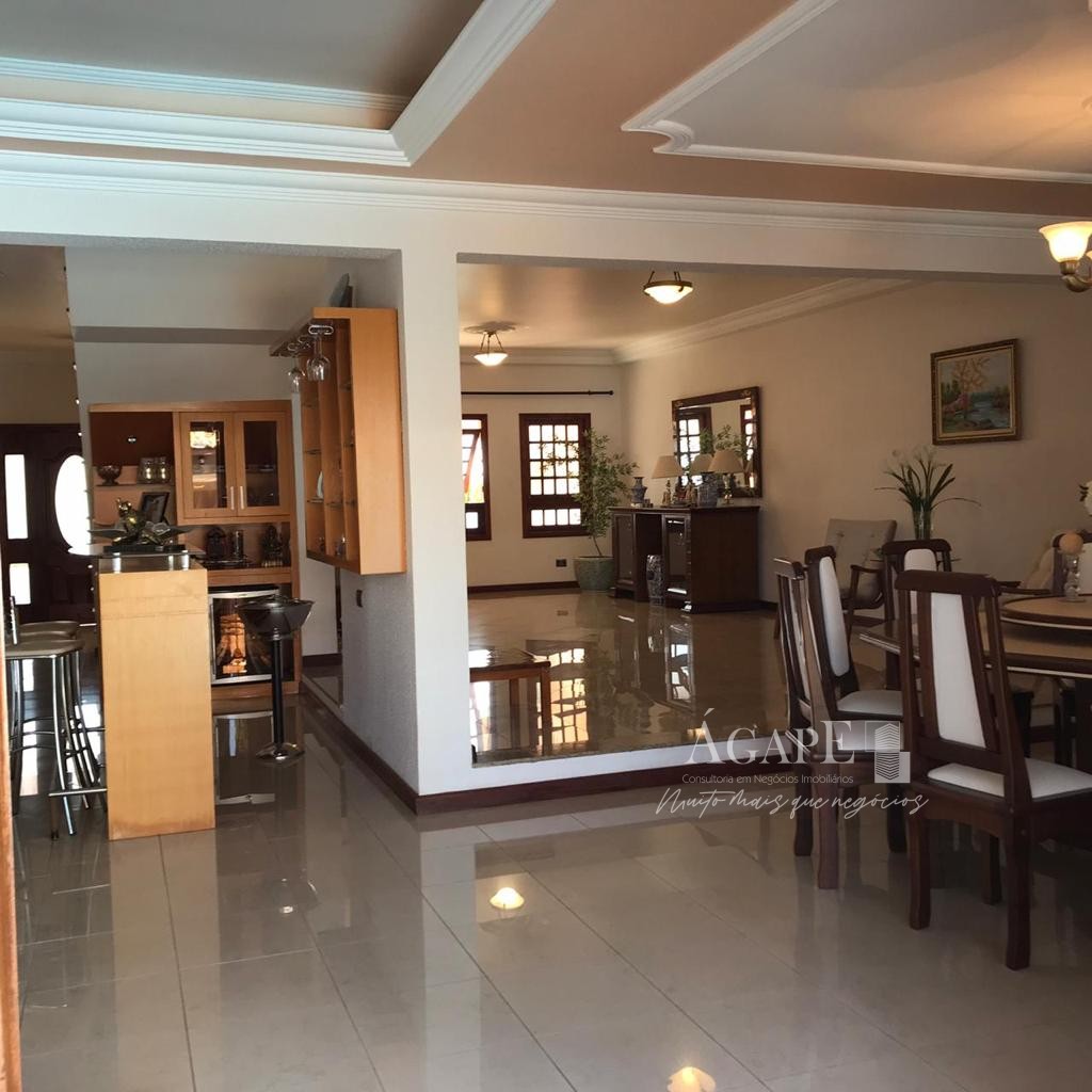 Casa com 4 dormitórios em Artur Nogueira