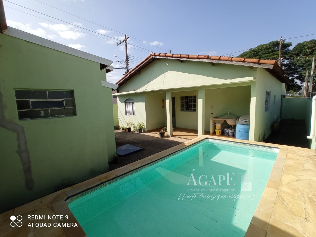 Casa com salão comercial em Artur Nogueira