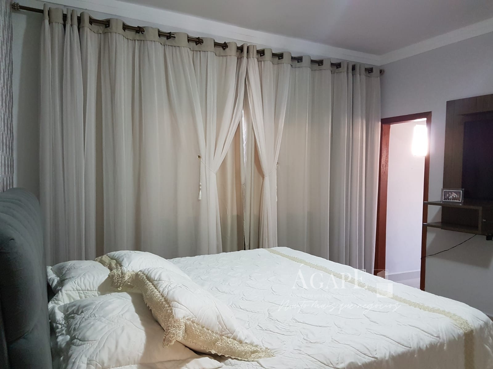 Casa com 4 dormitórios em Artur Nogueira